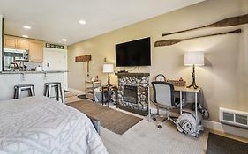 Truckee Studio With Balcony And On-Site Skiing!